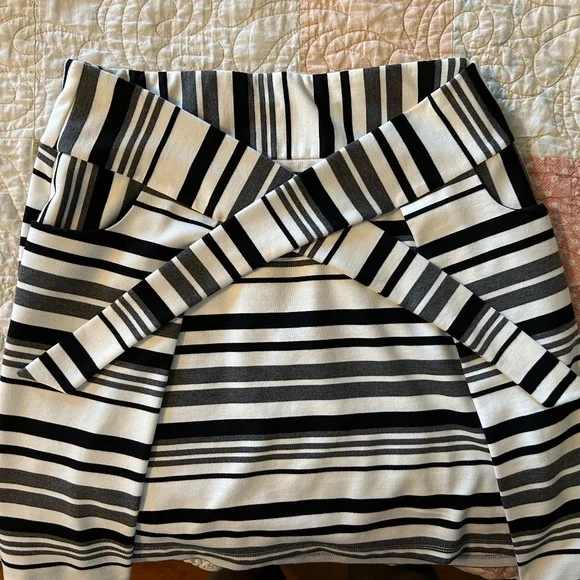 Women's cabi Grandstand Ponte Knit Black White Stripe Faux Wrap Pencil Skirt - Picture 12 of 16